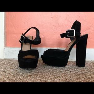 🌺Velvet black Steve Madden platforms